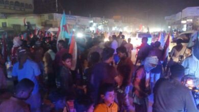 صورة مسيرة جماهيرية في تريم تطالب برحيل مليشيا الإخوان من وادي حضرموت