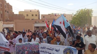صورة مسيرة حاشدة بسيئون تطالب برحيل المنطقة العسكرية الأولى من وادي حضرموت