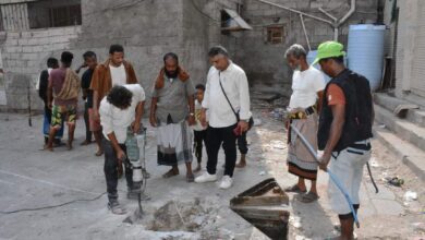 صورة مدير الصرف الصحي بصيرة يطلع على أعمال مشروع خط أنابيب الصرف بحي المحمدي بالخساف