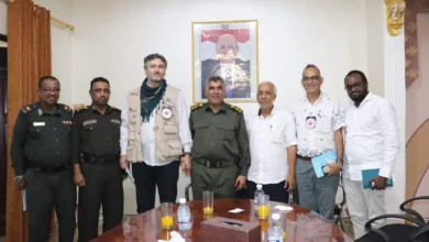 صورة العميد المنهالي يلتقي أعضاء اللجنة الدولية للصليب الأحمر