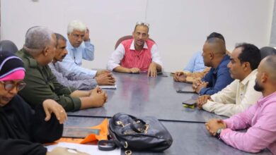 صورة اجتماع يناقش أوضاع خدمة المياه والصرف الصحي في أربع مديريات بالعاصمة عدن
