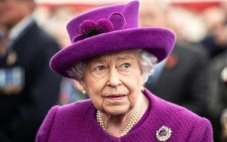 صورة أطباء الملكة إليزابيث الثانية “قلقون” بشأن صحتها