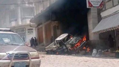 صورة مقتل وجرح 4 وإعطاب عربات وتضرر منازل في اشتباكات بين فصائل الإصلاح بتعز اليمنية