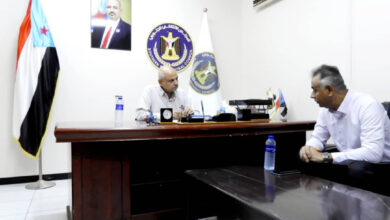 صورة القائم بمهام رئيس تنفيذية انتقالي العاصمة عدن يلتقي مدير عام مديرية المعلا