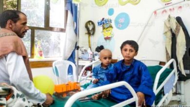 صورة اتهامات للحوثيين بحقن أطفال مرضى السرطان بأدوية منتهية الصلاحية