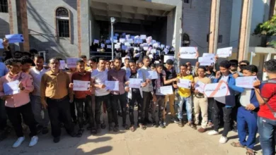 صورة طلاب جامعة تعز ينفذون وقفة احتجاجية على اختفاء زميلتهم