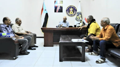 صورة القائم بمهام رئيس تنفيذية انتقالي العاصمة عدن يلتقي قيادة اللجان المجتمعية