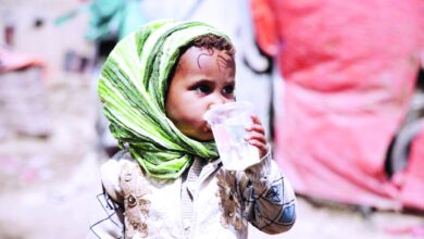 صورة نقص إمدادات المياه النظيفة يهدد صحة اليمنيين
