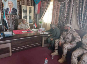 صورة اللواء صالح حسن يتفقد القطاعات العسكرية بجبهة الحد