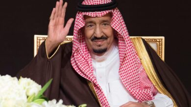 صورة الملك سلمان يوجه أن يكون يوم غد الأربعاء إجازة بمناسبة فوز المنتخب السعودي
