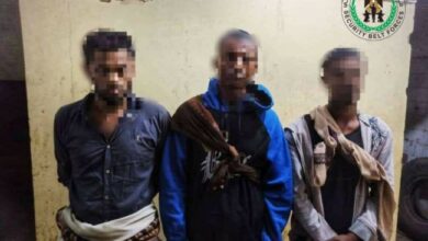 صورة الحزام الأمني يلقي القبض على 3 متهمين بحوزتهم مخدرات بأبين