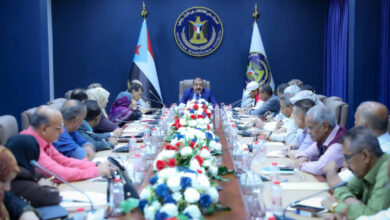 صورة اللواء بن بريك يلتقي أعضاء اللجنة الاقتصادية العُليا للمجلس الانتقالي