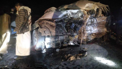 صورة وفاة وإصابة 11 شخص بينهم نجله .. غموض في حادثة مروري أصاب سيارة أسرة وزير الداخلية الحوثي