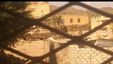 صورة بالمدرعات.. مليشيا الحوثي تحاصر  قرية في السياني جنوبي إب اليمنية