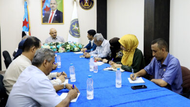 صورة القائم بمهام رئيس تنفيذية انتقالي العاصمة عدن يلتقي اللجنة الإدارية لتحضيرية مؤتمر الصحفيين والإعلاميين الجنوبيين