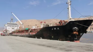 صورة وصول دفعة جديدة من منحة المشتقات النفطية السعودية لميناء المكلا