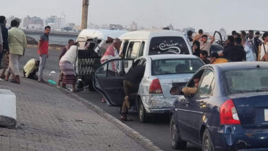 صورة بالصور.. حادث سير مروع في الخط البحري بالعاصمة عدن
