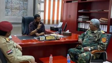 صورة العميد العمري يلتقي مدير أمن لحج ورئيس عمليات القوات البرية الجنوبية