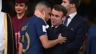 صورة بعد خسارة كأس العالم.. ماكرون يوجه رسالة للاعبي منتخب فرنسا