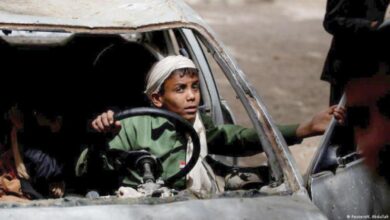 صورة مأساة طفلة يمنية تشي ببشاعة سلطات الحوثيين