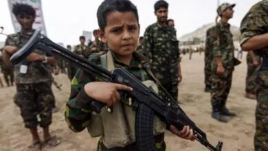 صورة اتهامات للحوثيين بإنشاء 83 مركزاً لتجنيد الأطفال