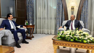 صورة الرئيس الزُبيدي يجدد موقفه الداعم لقيادة محافظة الجوف للقيام بمهامها