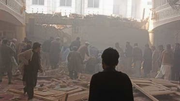 صورة سقوط قتلى وعشرات الجرحى بتفجير انتحاري في مسجد شمال غرب باكستان