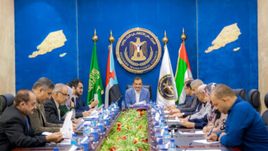 صورة هيئة رئاسة الانتقالي تقف أمام نتائج لقاء الأمين العام للمجلس مع المبعوث الأممي في العاصمة عدن