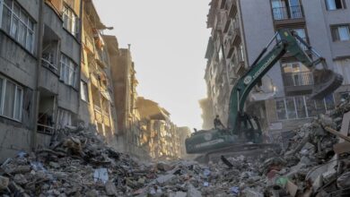 صورة ارتفاع عدد قتلى الزلزال في تركيا إلى 40642 شخصاً