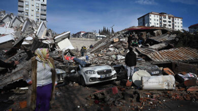 صورة حصيلة ضحايا الزلزال المدمر ترتفع إلى 8300 قتيل في تركيا وسوريا