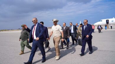 صورة عودة القائد إلى العاصمة.. وصول الرئيس الزُبيدي إلى عدن ينعش المناخ السياسي