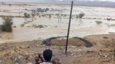 صورة السيول تتسبب بقطع الطريق الدولي الرابط بين عدن وحضرموت