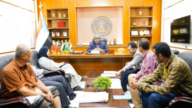 صورة الرئيس الزُبيدي يطّلع على سير عمل اللجنة العُليا للإغاثة والأعمال الإنسانية