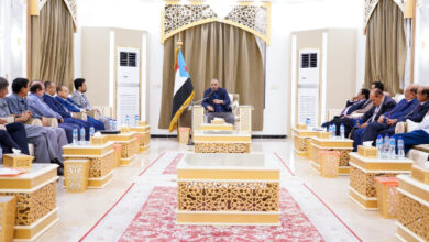 صورة الرئيس الزُبيدي يعقد اجتماعا مشتركا بالإدارة العامة للشؤون الخارجية وفريقي التفاوض والحوار الوطني الجنوبي