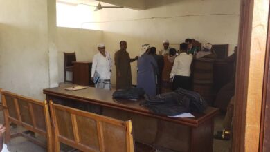 صورة محكمة سيئون تحكم ببراءة الصحفي خالد الكثيري في قضية نشر