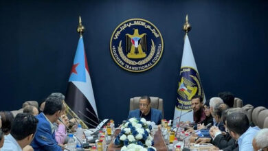 صورة الخُبجي يترأس اجتماعا موسعا للوقوف على مستجدات جهود السلام الشامل