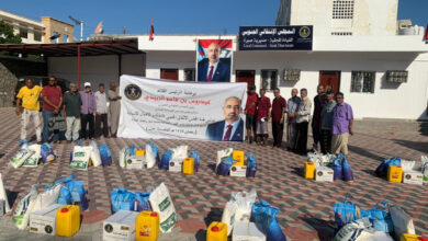 صورة مقدمة من الرئيس الزُبيدي.. انتقالي العاصمة عدن يدشن عملية توزيع السلال الغذائية للأسر الأشد احتياجاً بالمديريات