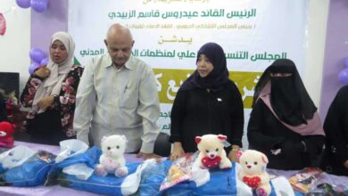 صورة المجلس التنسيقي لمنظمات المجتمع المدني يدشن توزيع كسوة العيد للأسر الفقيرة بالعاصمة عدن