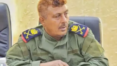 صورة قائد ألوية العمالقة الجنوبية يُعزي بوفاة مدير أمن محافظة لحج اللواء صالح السيد