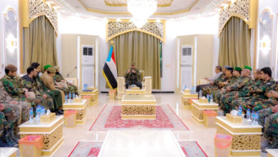 صورة الرئيس الزُبيدي يترأس اجتماعاً موسعاً للقيادات الأمنية الجنوبية