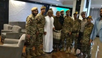 صورة قائد قوات العاصفة الرئاسية يلتقي الشيخ راجح باكريت والشيخ العيسي في العاصمة عدن