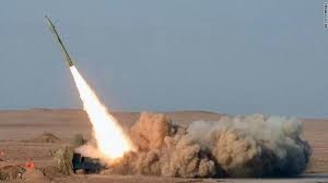 صورة مليشيا الحوثي تستهدف مديرية مرخة بصاروخ بالستي