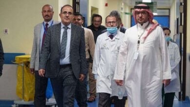 صورة وزير الصحة يتفقد سير الخدمات الطبية في مستشفى عدن ومركز القلب