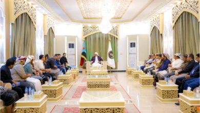 صورة الرئيس الزُبيدي يستقبل وفد أبناء شبوة من ممثلي المكونات المشاركة في اللقاء التشاوري