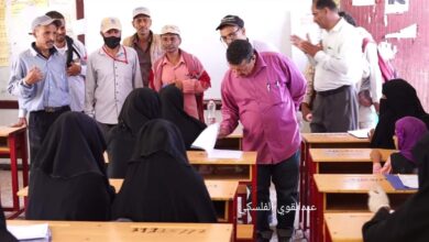 صورة مدير مكتب التربية في الحصين يزور المركز الامتحاني بمنطقة شكع