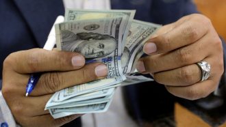 صورة أسعار صرف الريال اليمني مقابل العملات الأجنبية في عدن مساء اليوم الاثنين