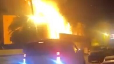 صورة مصدر أمني يوضح أسباب الحريق الذي اندلع بحوش القنصلية الروسية بعدن