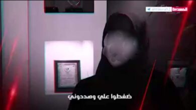 صورة قناة تابعة للمليشيات الحوثية تنتج فيلما يطعن في أعراض النساء اليمنيات