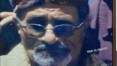 صورة رئيس انتقالي لحج يعزي في وفاة شيخ مكتب السعدي بيافع الشيخ عبدالله العمودي