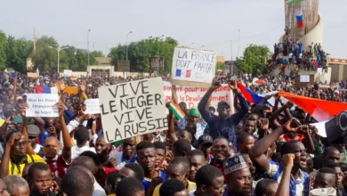 صورة “تحيا روسيا وتسقط فرنسا”.. تظاهرات حاشدة تؤيد انقلاب النيجر